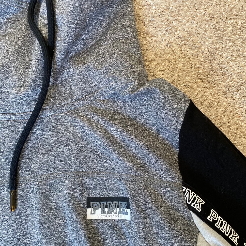 PINK — Long-sleeve dryfit sweatshirt